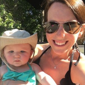 Meet your Posher, Hollie